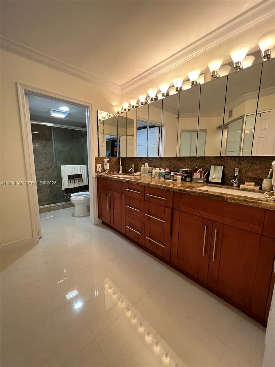 3530 Mystic Pointe Dr #1215 Aventura, FL 33180
