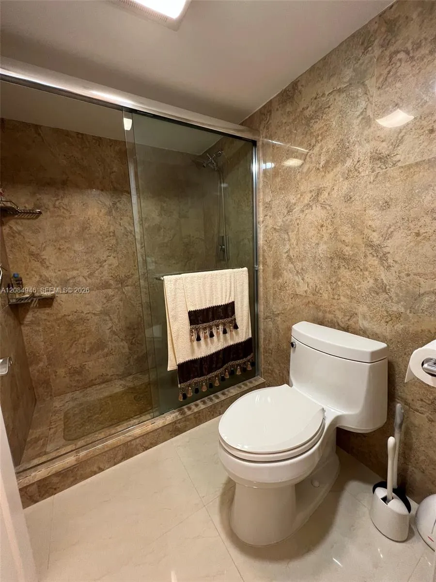 3530 Mystic Pointe Dr #1215 Aventura, FL 33180