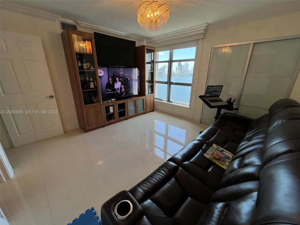 3530 Mystic Pointe Dr #1215 Aventura, FL 33180