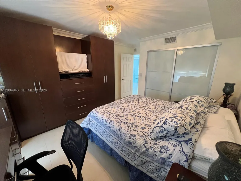 3530 Mystic Pointe Dr #1215 Aventura, FL 33180