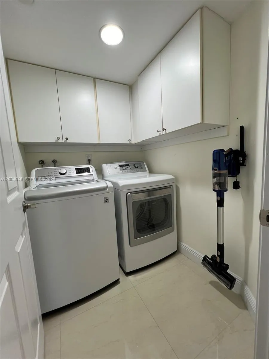 3530 Mystic Pointe Dr #1215 Aventura, FL 33180