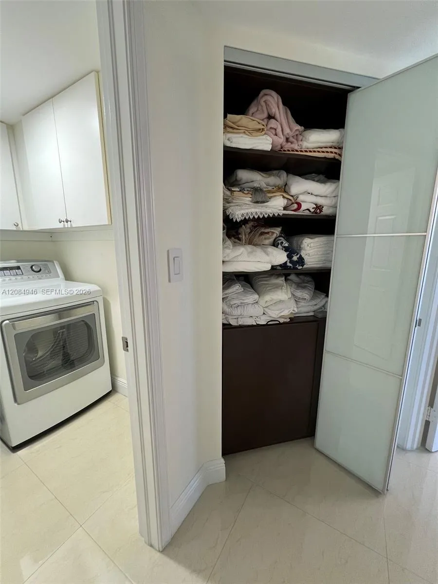 3530 Mystic Pointe Dr #1215 Aventura, FL 33180