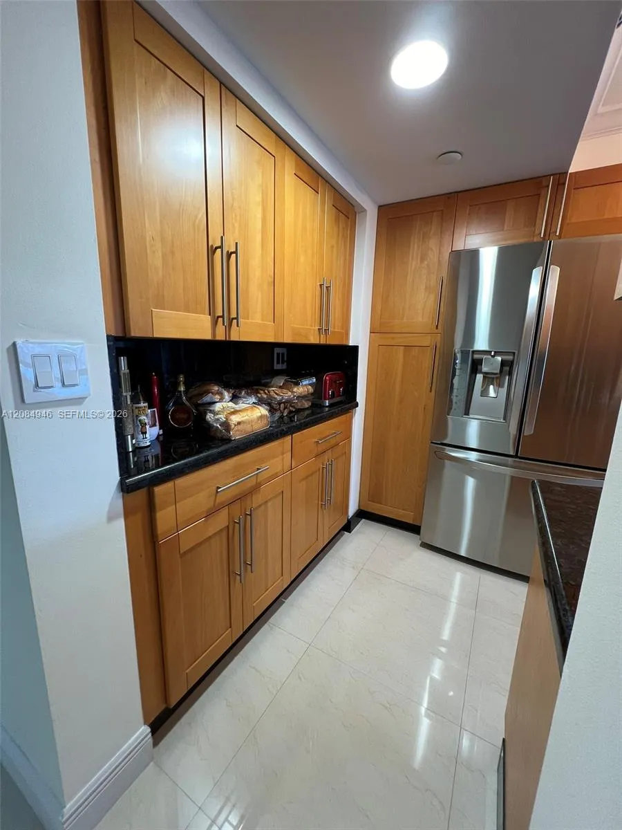 3530 Mystic Pointe Dr #1215 Aventura, FL 33180