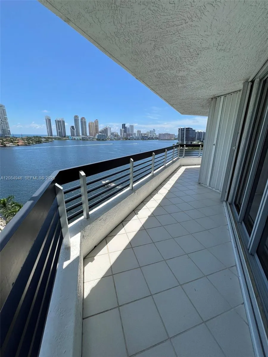 3530 Mystic Pointe Dr #1215 Aventura, FL 33180