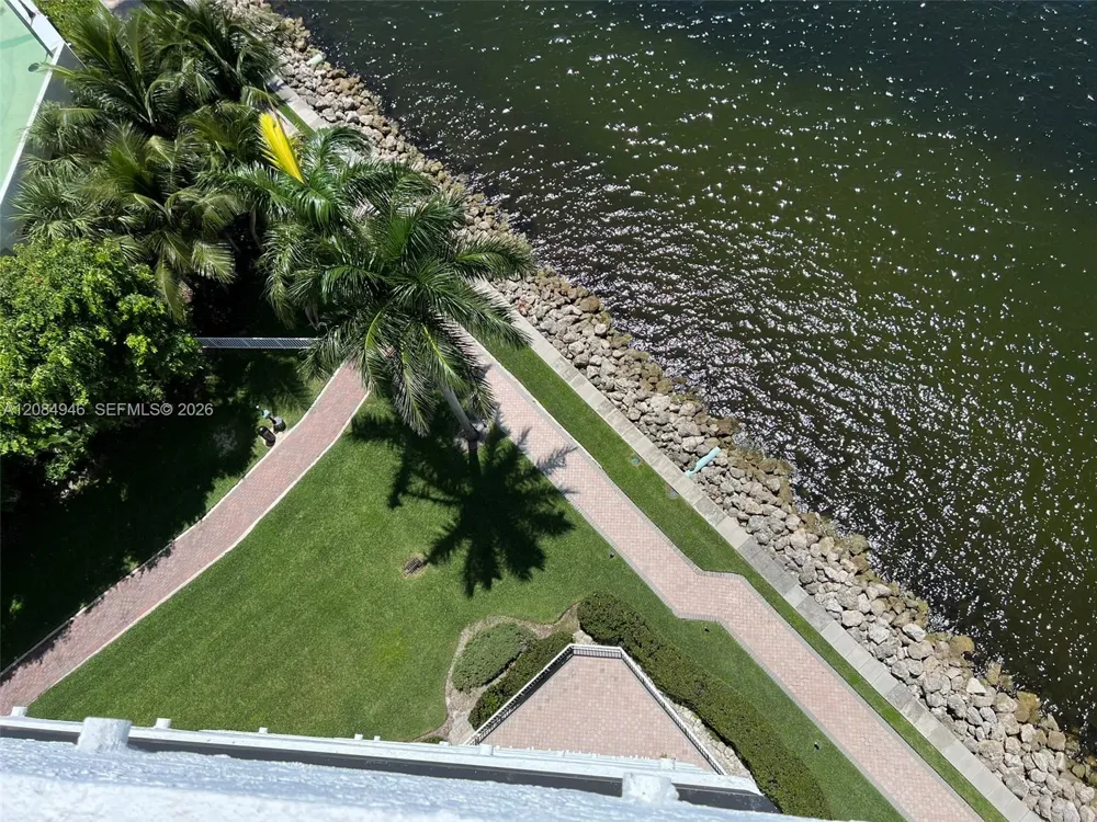 3530 Mystic Pointe Dr #1215 Aventura, FL 33180