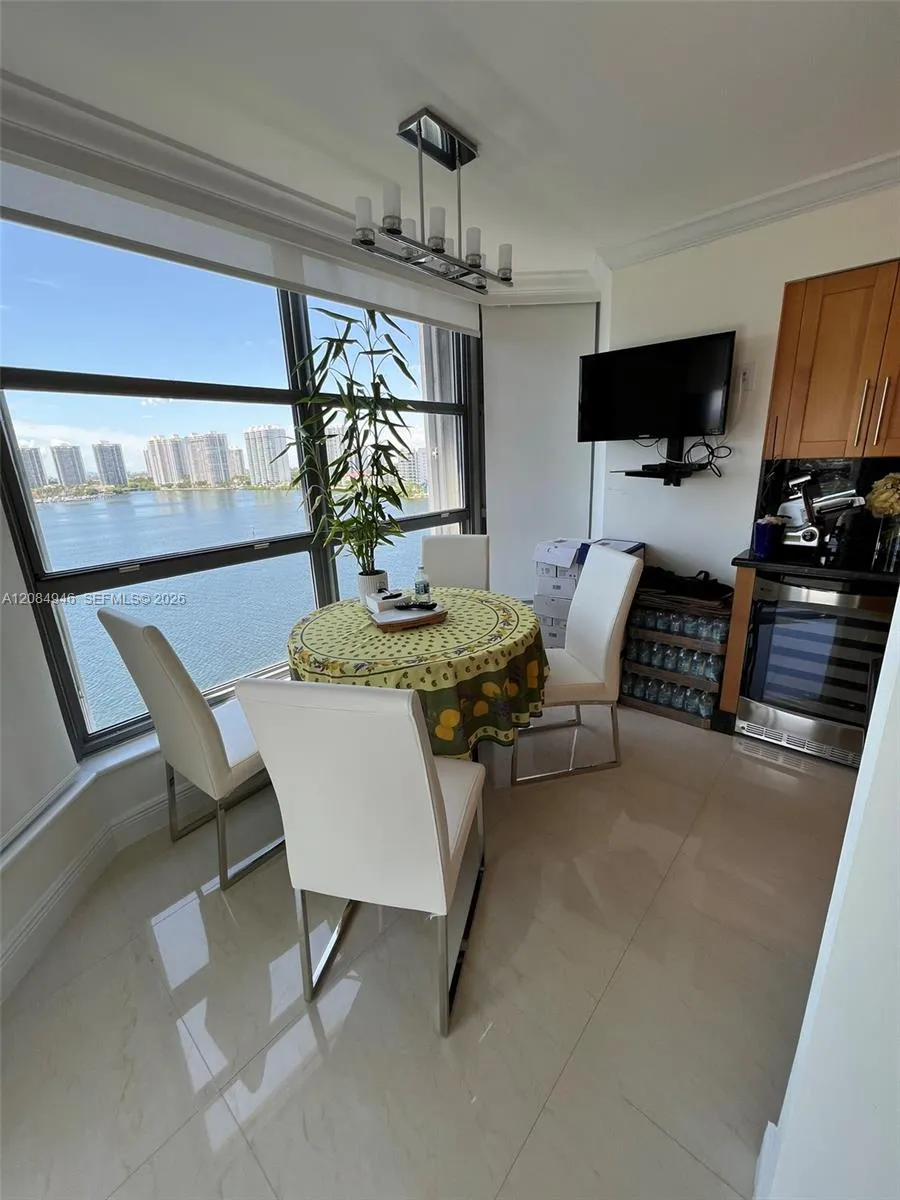 3530 Mystic Pointe Dr #1215 Aventura, FL 33180