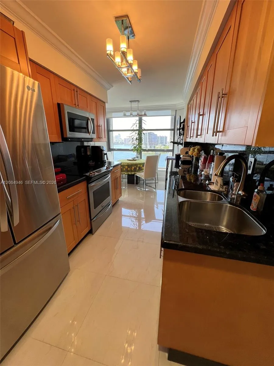 3530 Mystic Pointe Dr #1215 Aventura, FL 33180