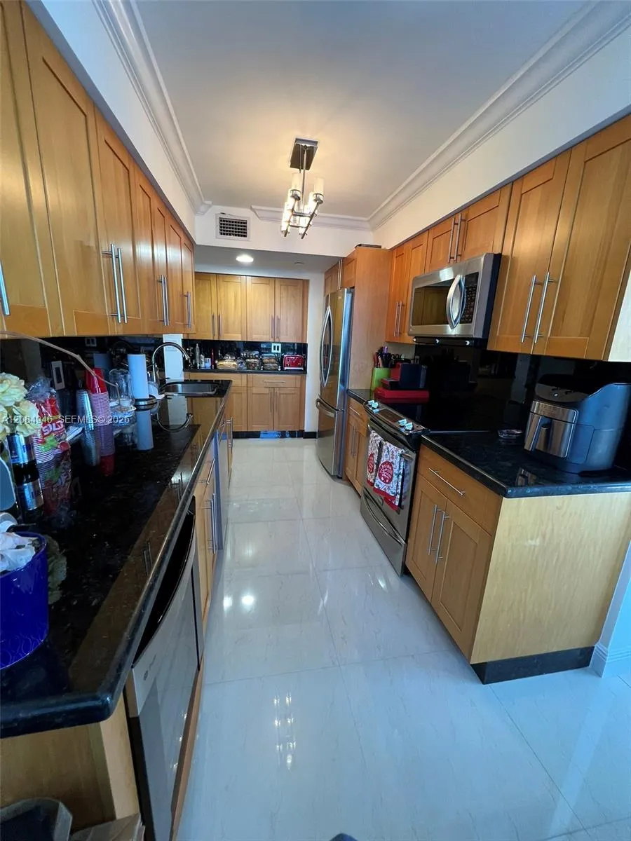 3530 Mystic Pointe Dr #1215 Aventura, FL 33180