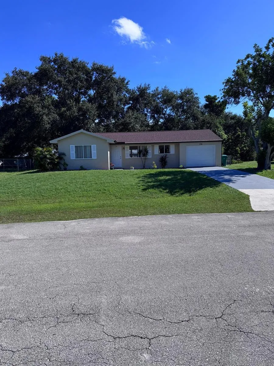 2386 SE LONGHORN AVENUE Port St. Lucie, FL 34952