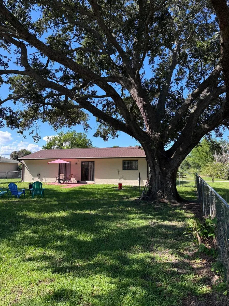 2386 SE LONGHORN AVENUE Port St. Lucie, FL 34952