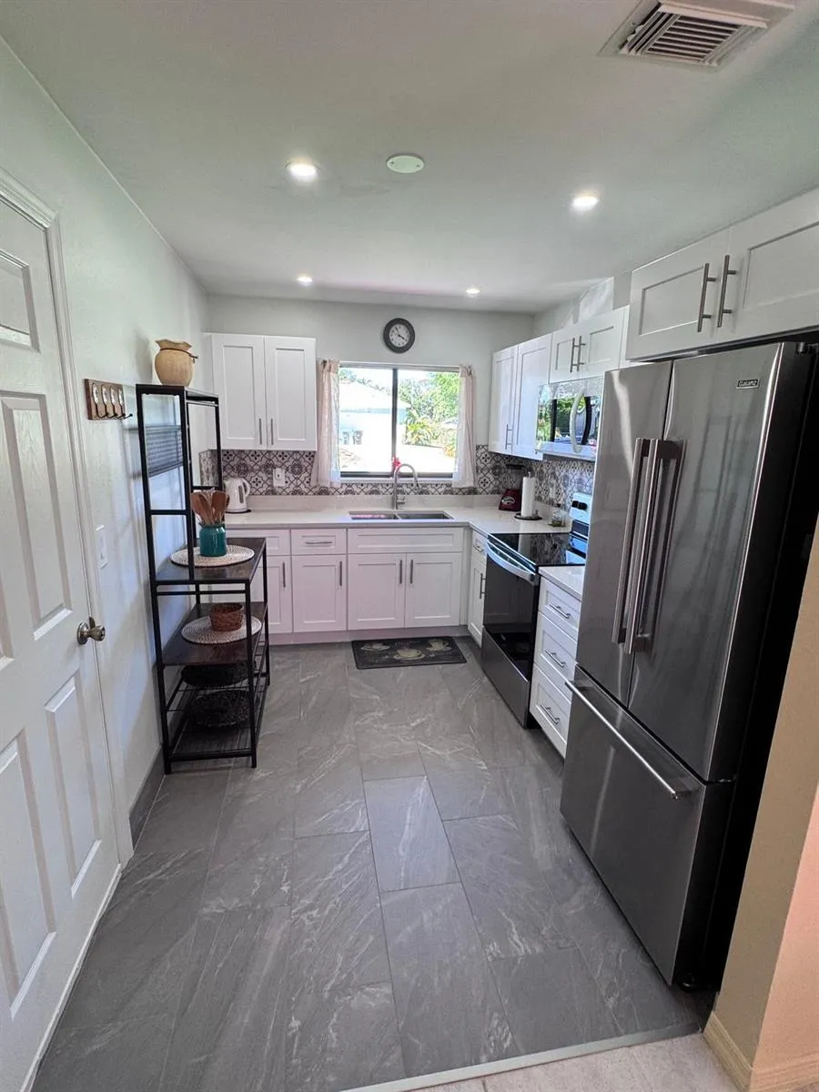2386 SE LONGHORN AVENUE Port St. Lucie, FL 34952