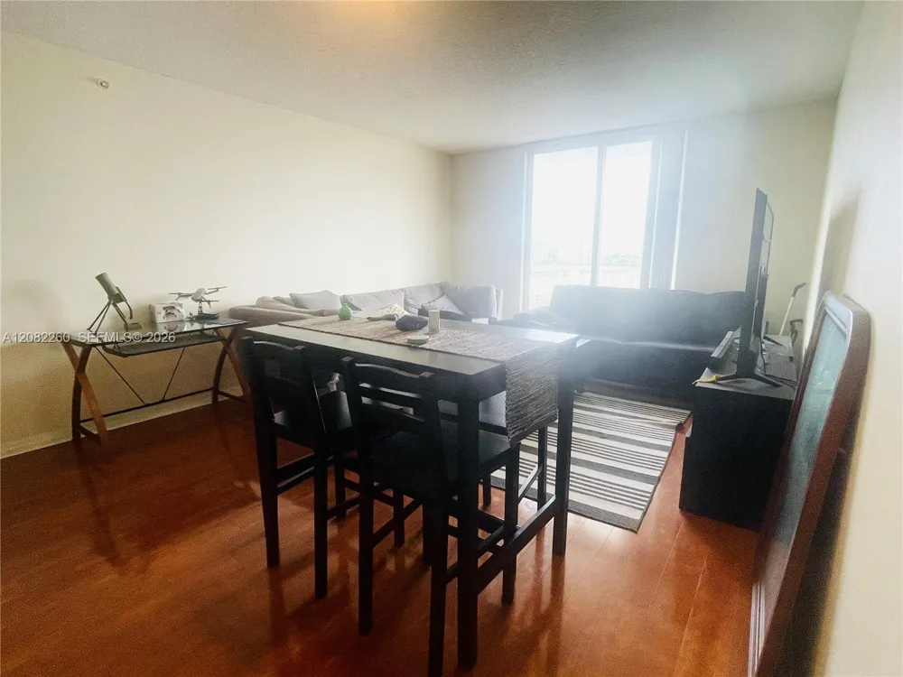 900 SW 8th St #808 Miami, FL 33130