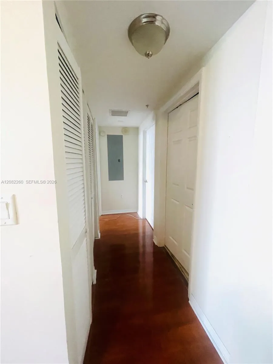 900 SW 8th St #808 Miami, FL 33130