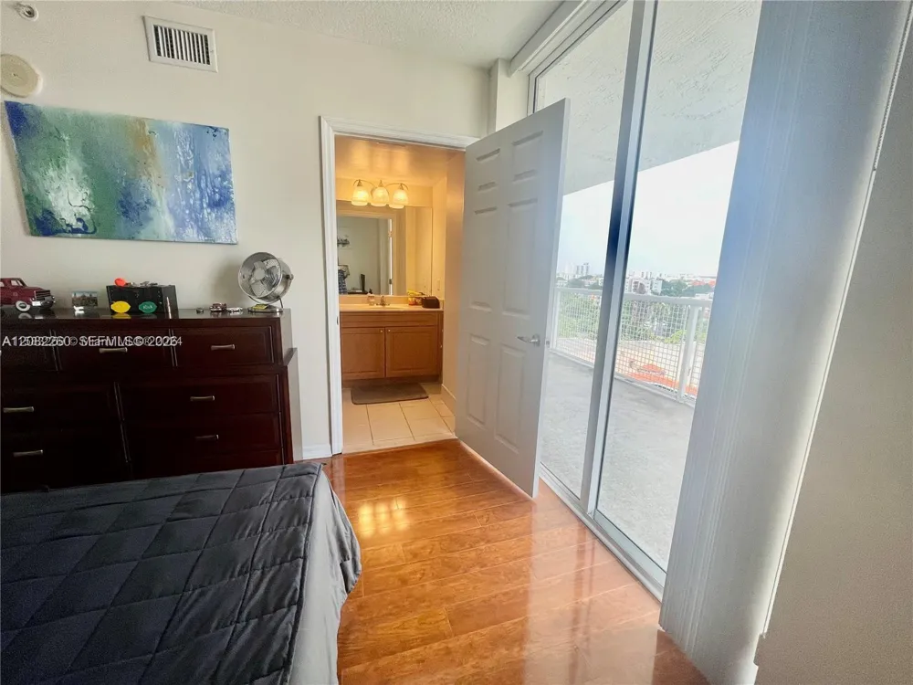 900 SW 8th St #808 Miami, FL 33130