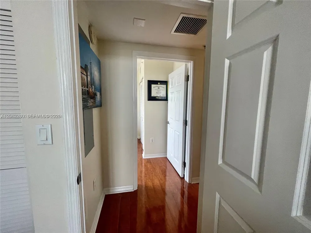 900 SW 8th St #808 Miami, FL 33130