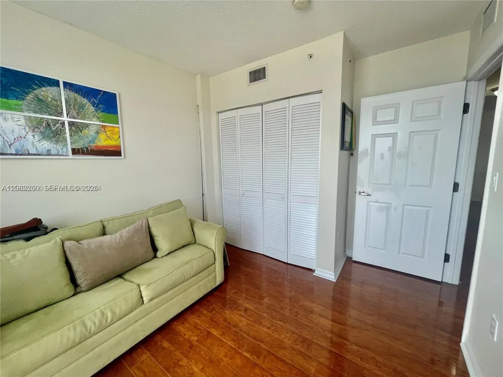 900 SW 8th St #808 Miami, FL 33130