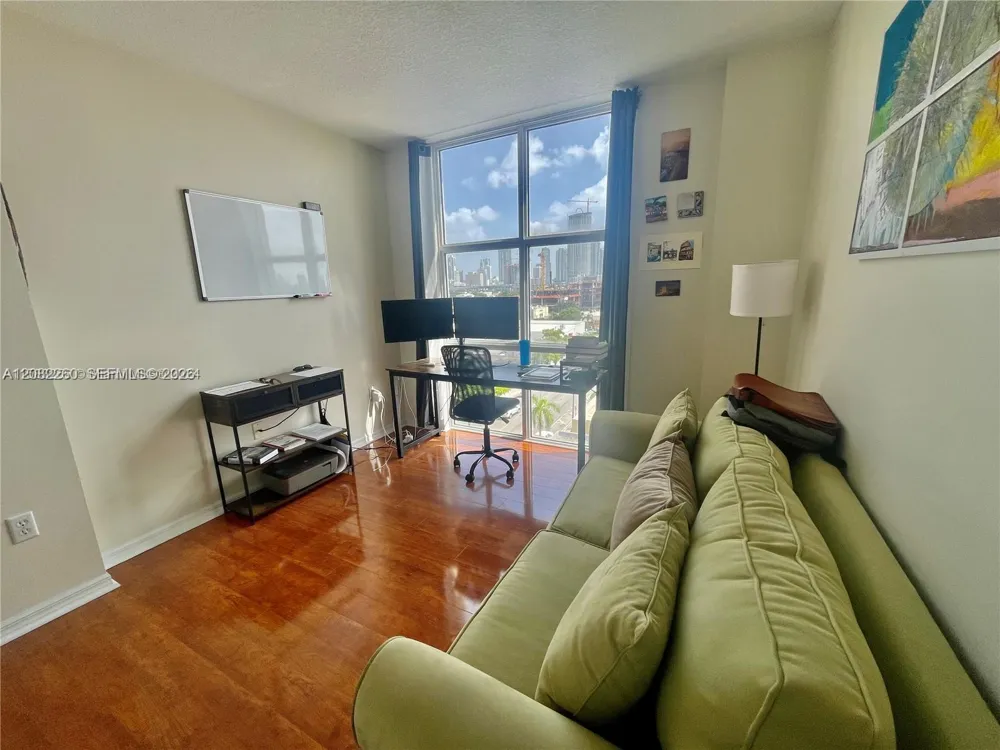 900 SW 8th St #808 Miami, FL 33130