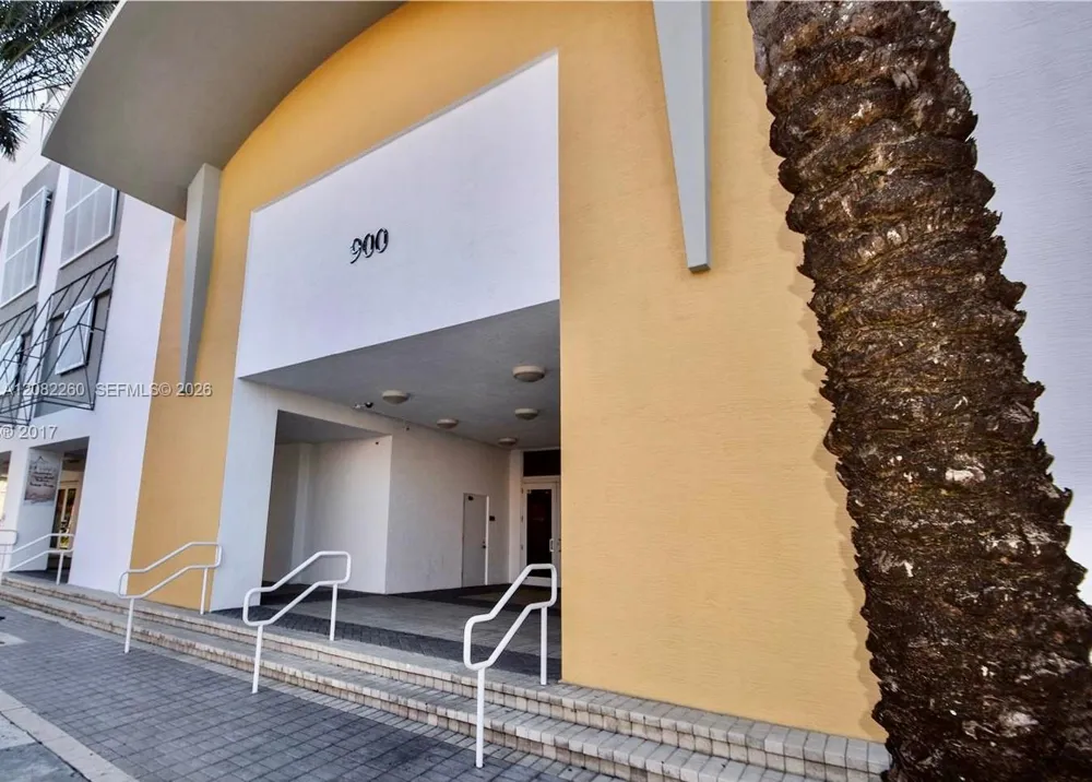 900 SW 8th St #808 Miami, FL 33130