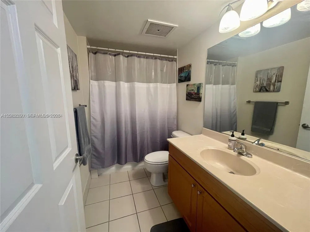 900 SW 8th St #808 Miami, FL 33130