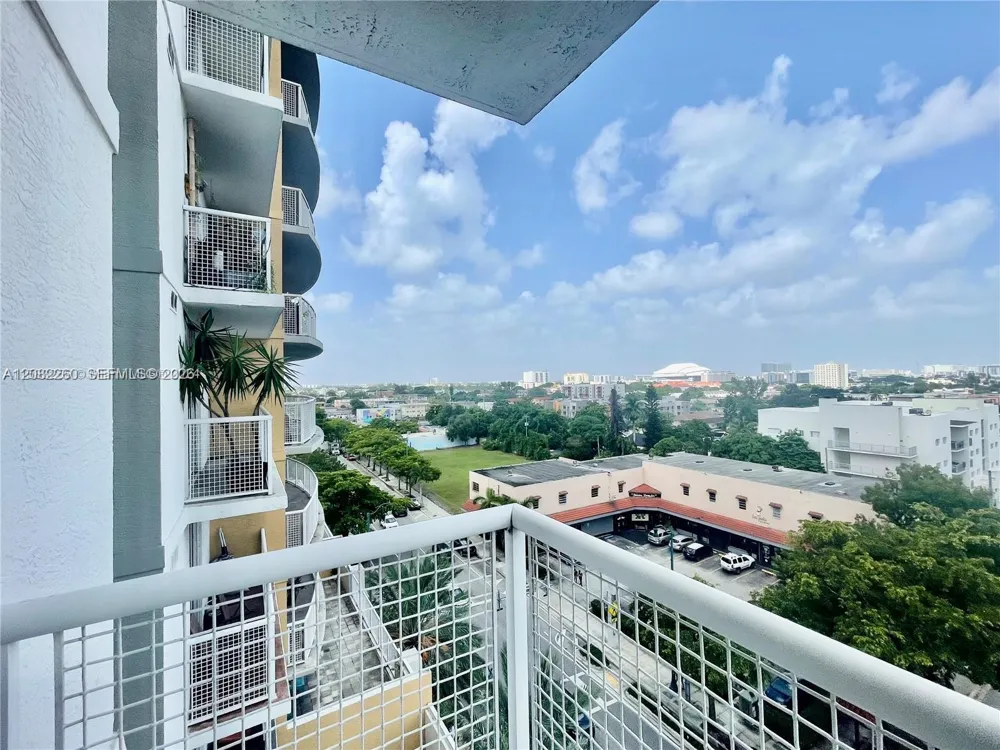 900 SW 8th St #808 Miami, FL 33130
