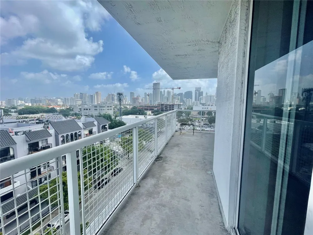 900 SW 8th St #808 Miami, FL 33130