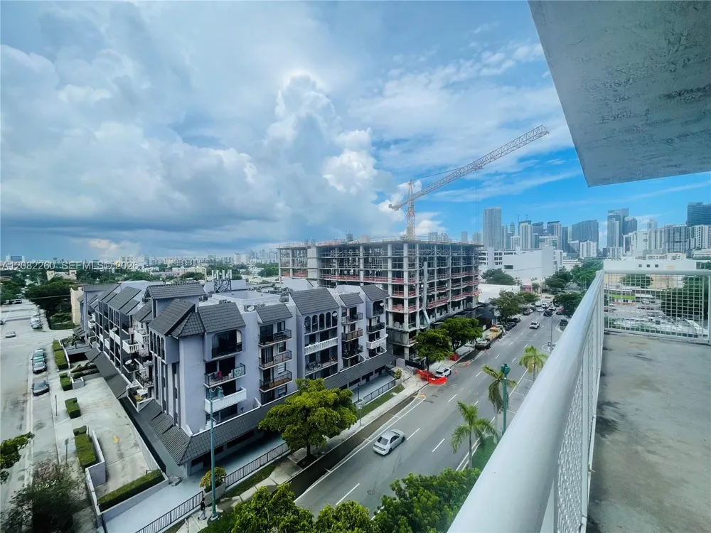 900 SW 8th St #808 Miami, FL 33130