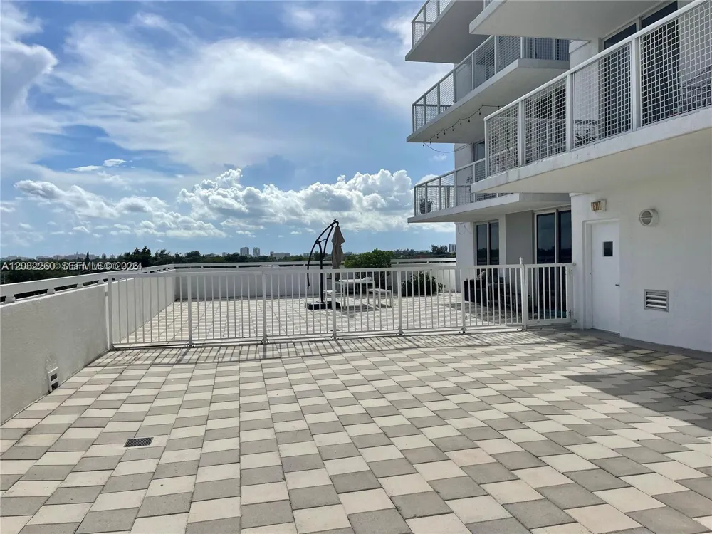 900 SW 8th St #808 Miami, FL 33130