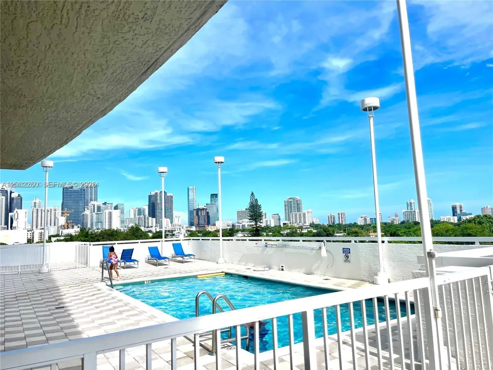 900 SW 8th St #808 Miami, FL 33130