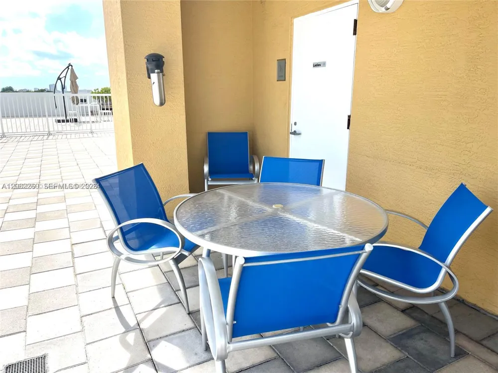 900 SW 8th St #808 Miami, FL 33130