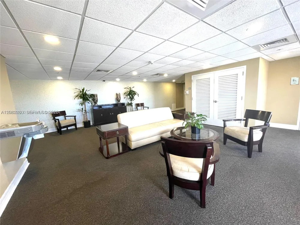 900 SW 8th St #808 Miami, FL 33130