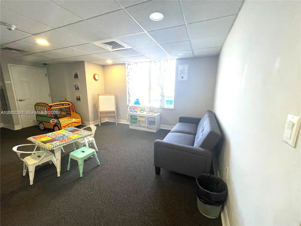 900 SW 8th St #808 Miami, FL 33130