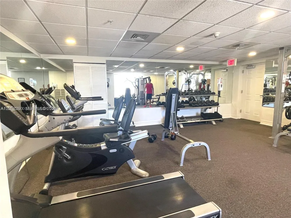 900 SW 8th St #808 Miami, FL 33130