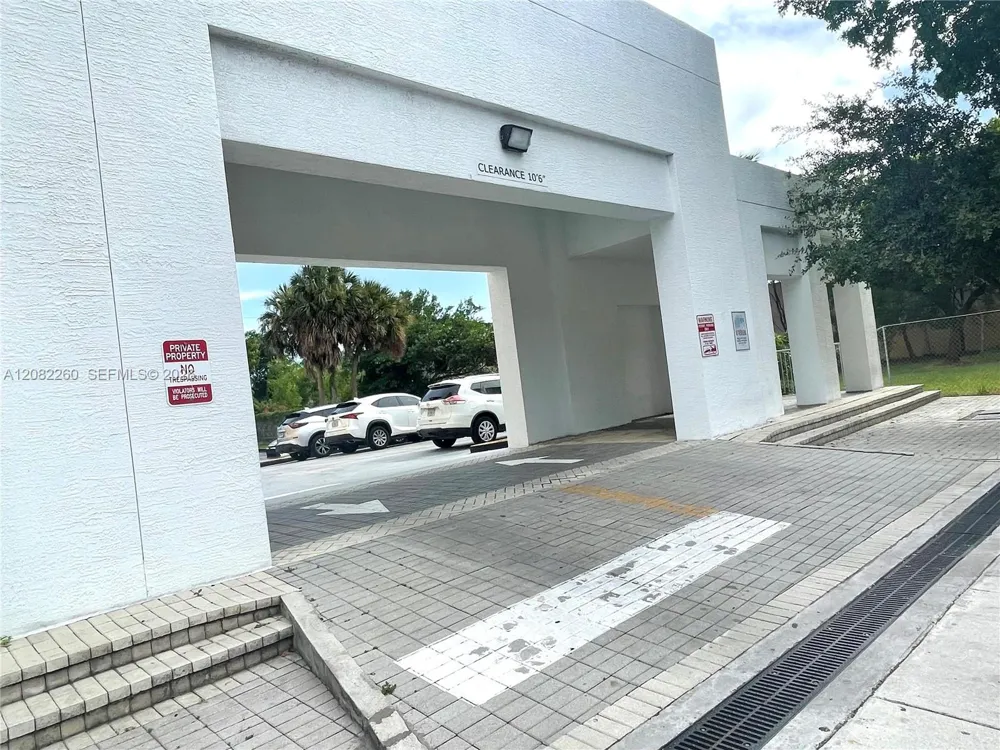 900 SW 8th St #808 Miami, FL 33130
