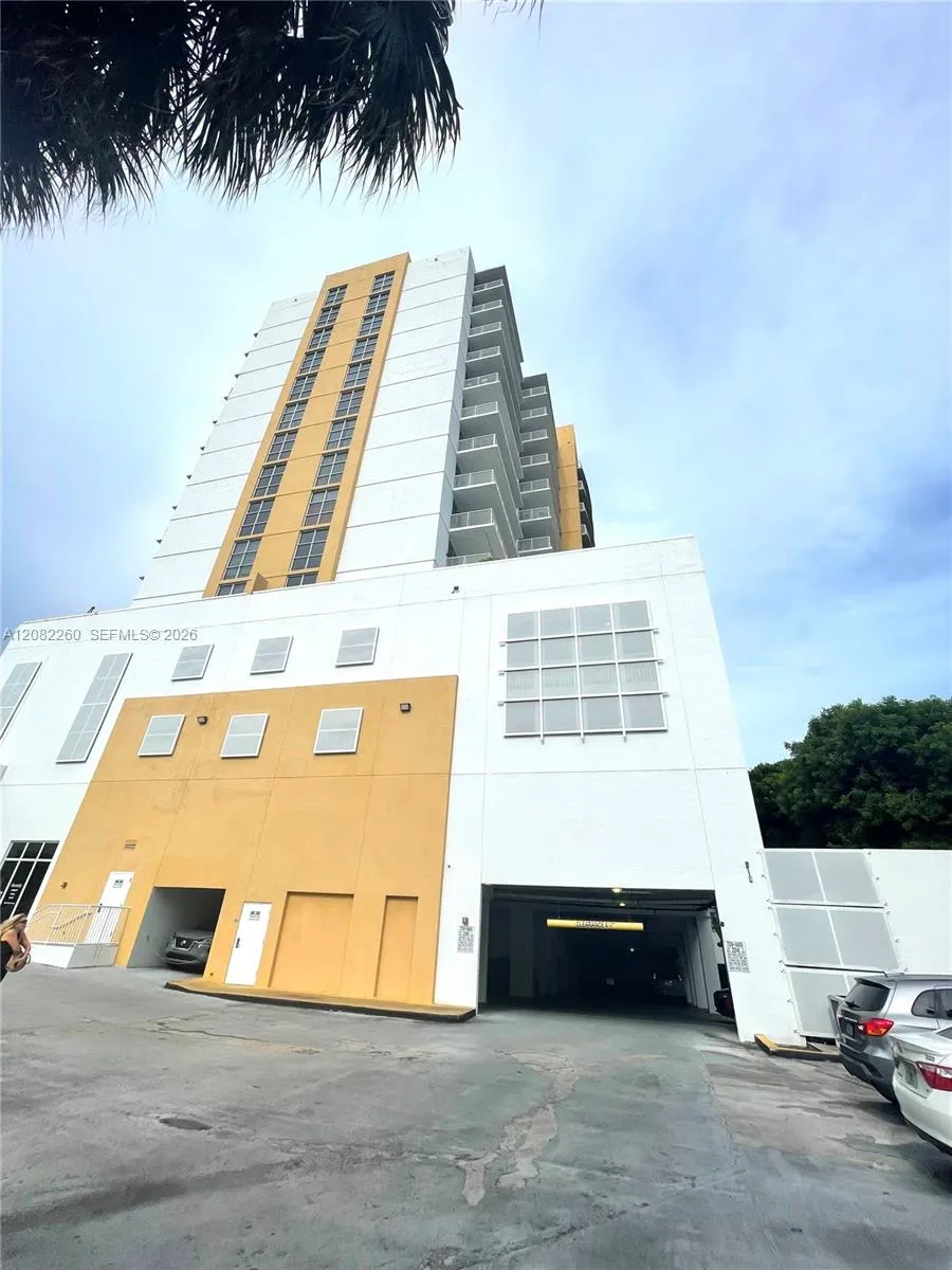 900 SW 8th St #808 Miami, FL 33130