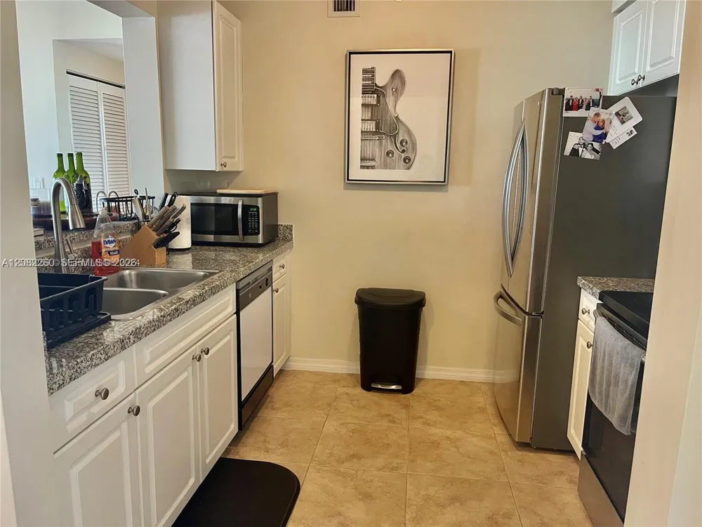 900 SW 8th St #808 Miami, FL 33130