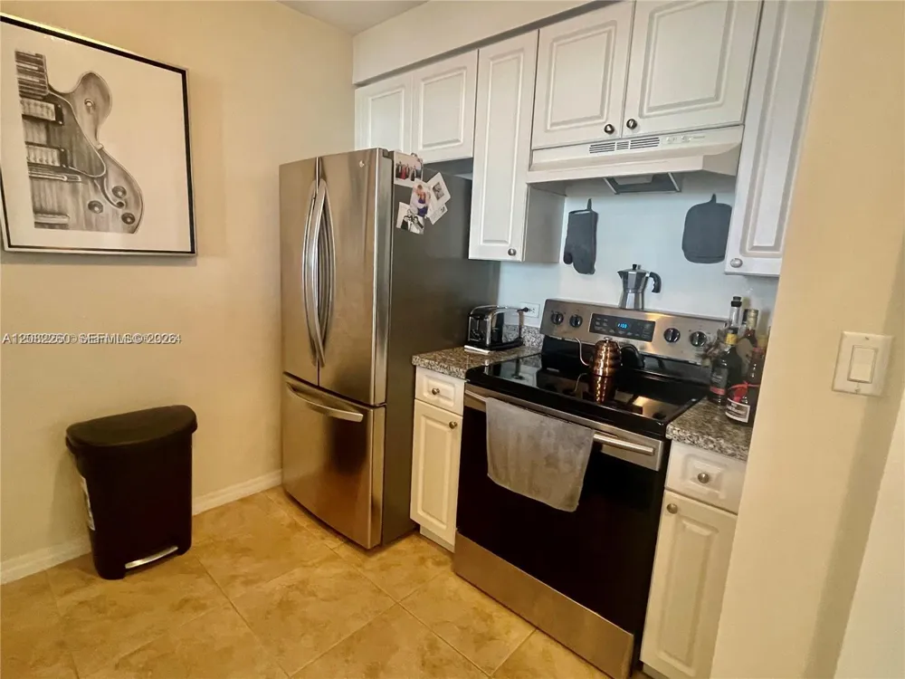 900 SW 8th St #808 Miami, FL 33130