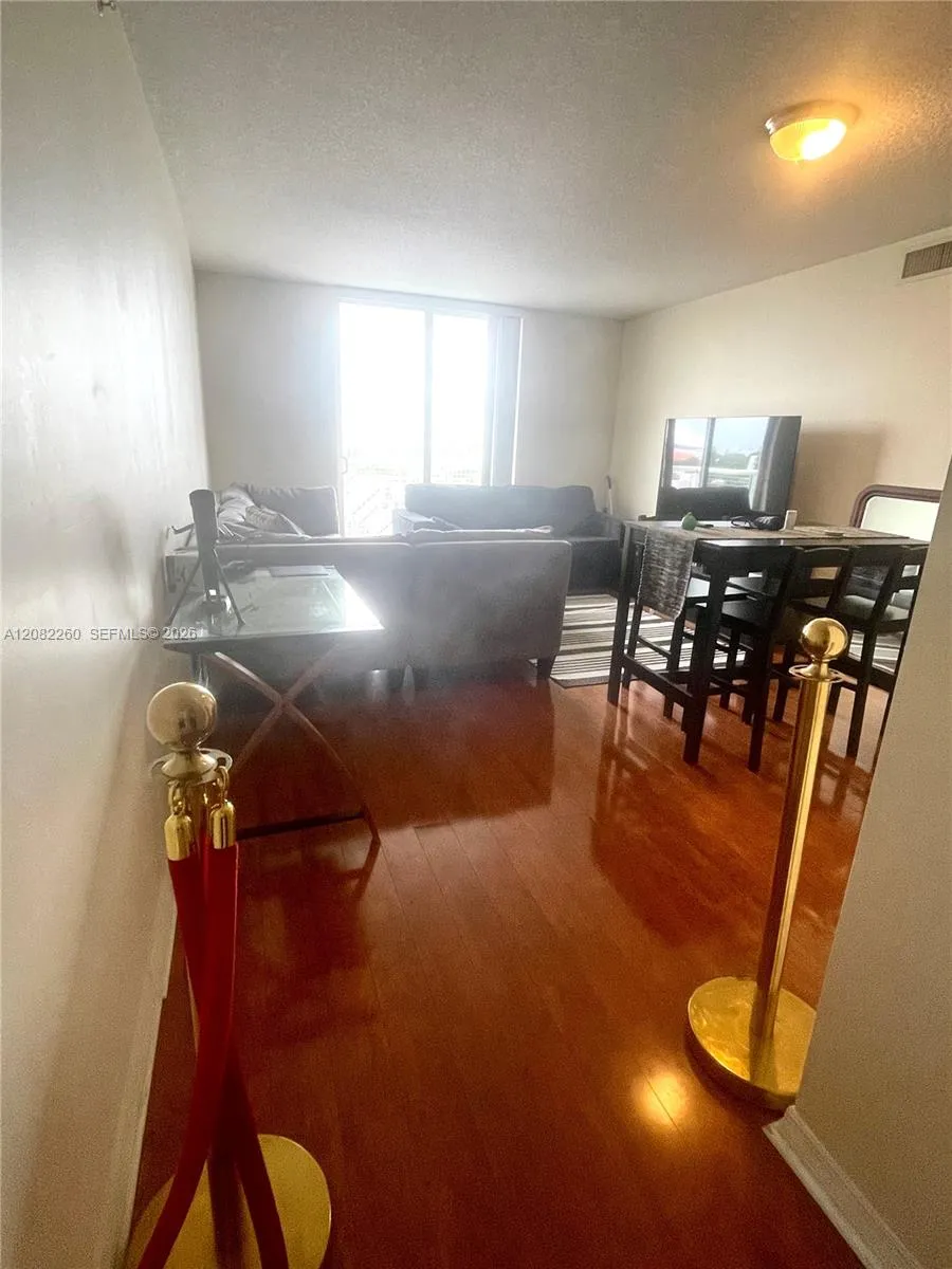900 SW 8th St #808 Miami, FL 33130