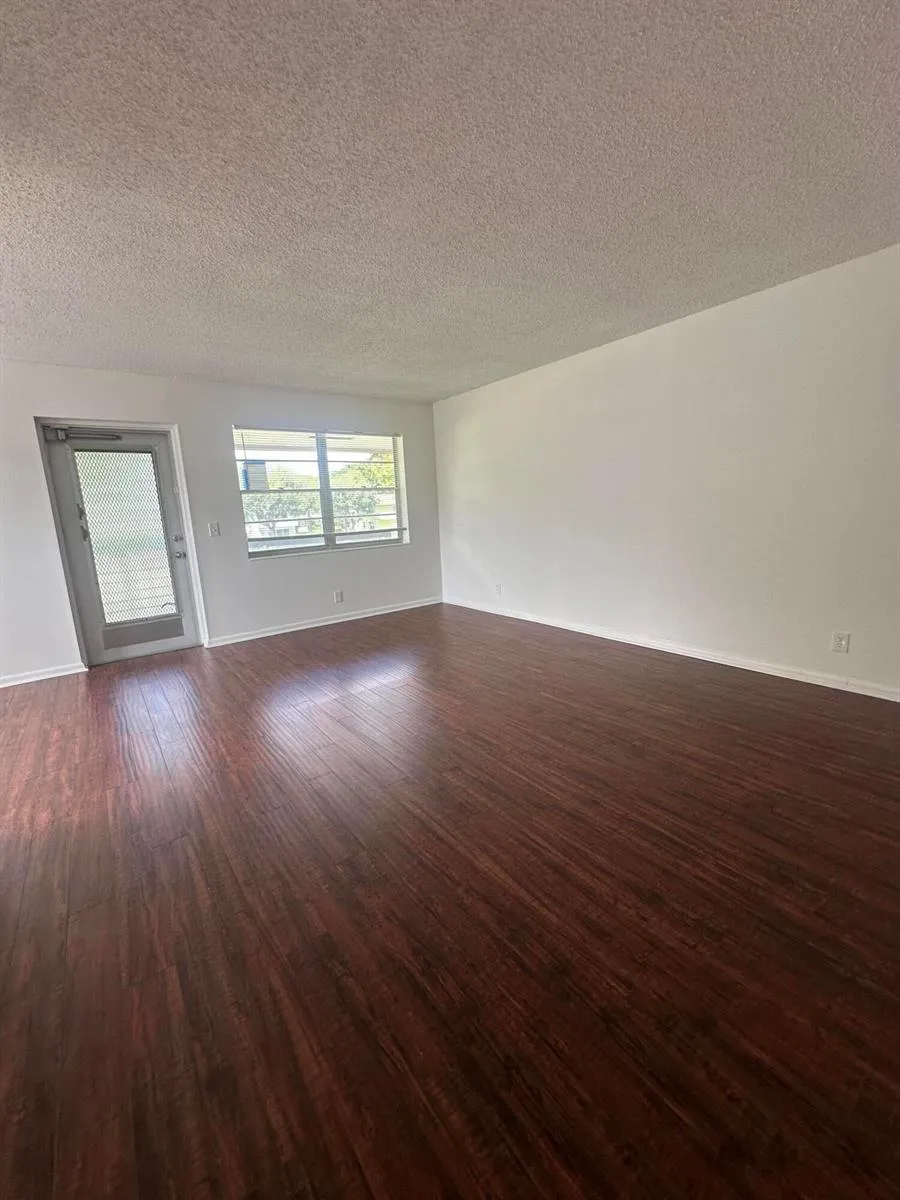 195 WINDSOR I West Palm Beach, FL 33417