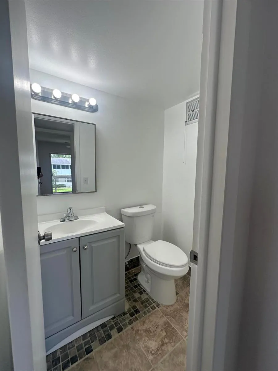 195 WINDSOR I West Palm Beach, FL 33417