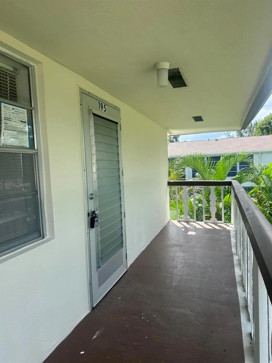 195 WINDSOR I West Palm Beach, FL 33417