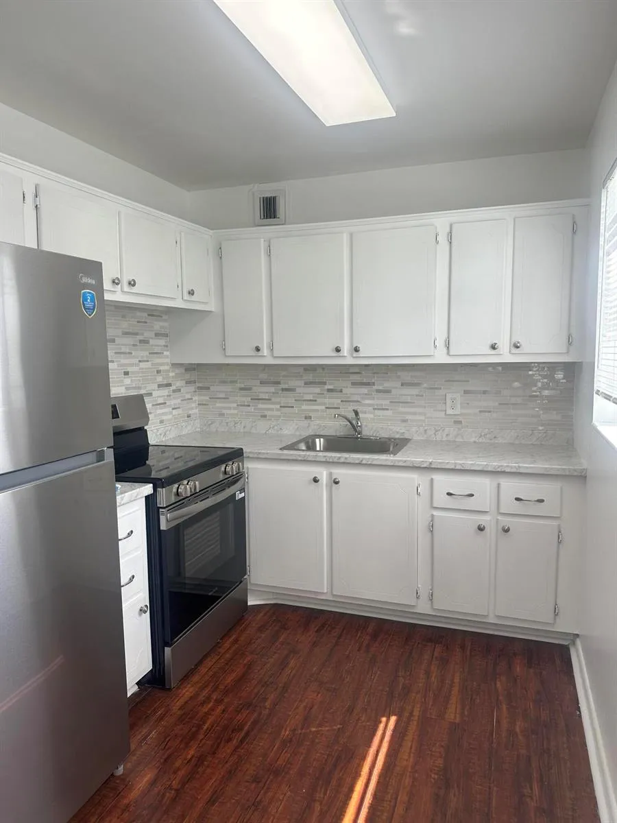 195 WINDSOR I West Palm Beach, FL 33417