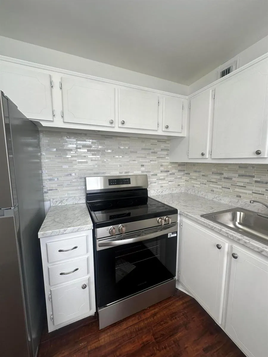 195 WINDSOR I West Palm Beach, FL 33417