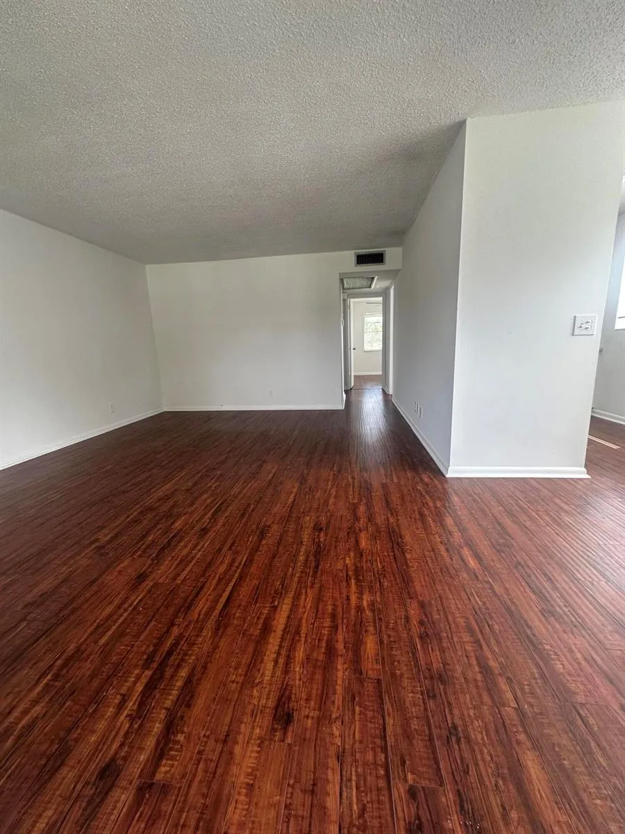 195 WINDSOR I West Palm Beach, FL 33417