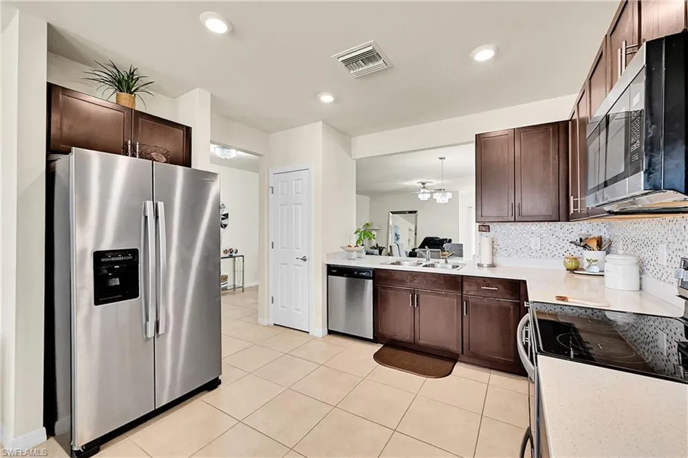 1616 NE 6th Place Cape Coral, FL 33909
