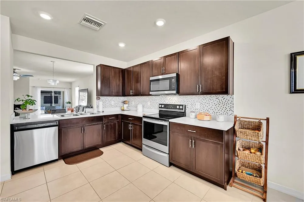 1616 NE 6th Place Cape Coral, FL 33909