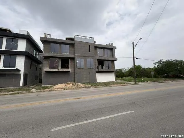 412 S HACKBERRY ST San Antonio, TX 78203