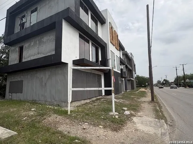 412 S HACKBERRY ST San Antonio, TX 78203