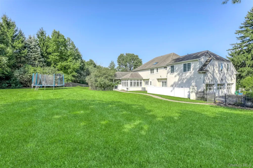 10 Cobblestone Farm Court Suffern, NY 10901