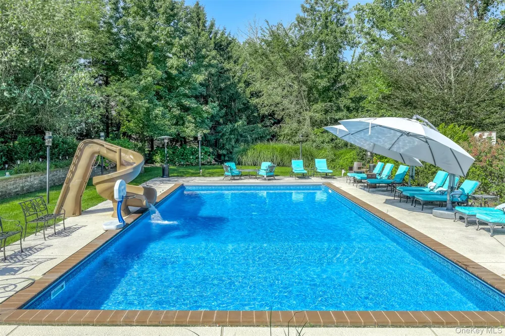 10 Cobblestone Farm Court Suffern, NY 10901