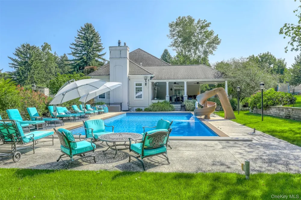 10 Cobblestone Farm Court Suffern, NY 10901